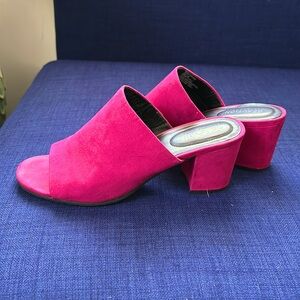 EUC Fuchsia Pink Mules by Kenneth Cole Size 8